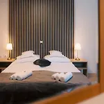 Peak Haven Apartments, Pohorje شقة